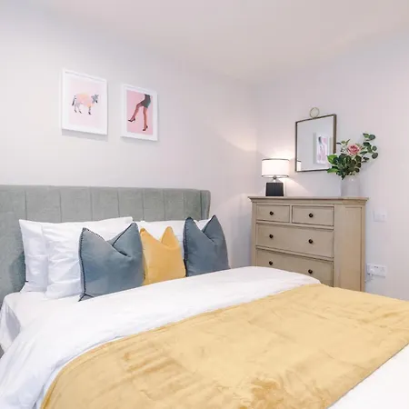 Stunning Flat In By Purestay Short Apartment Leeds (West Yorkshire)
